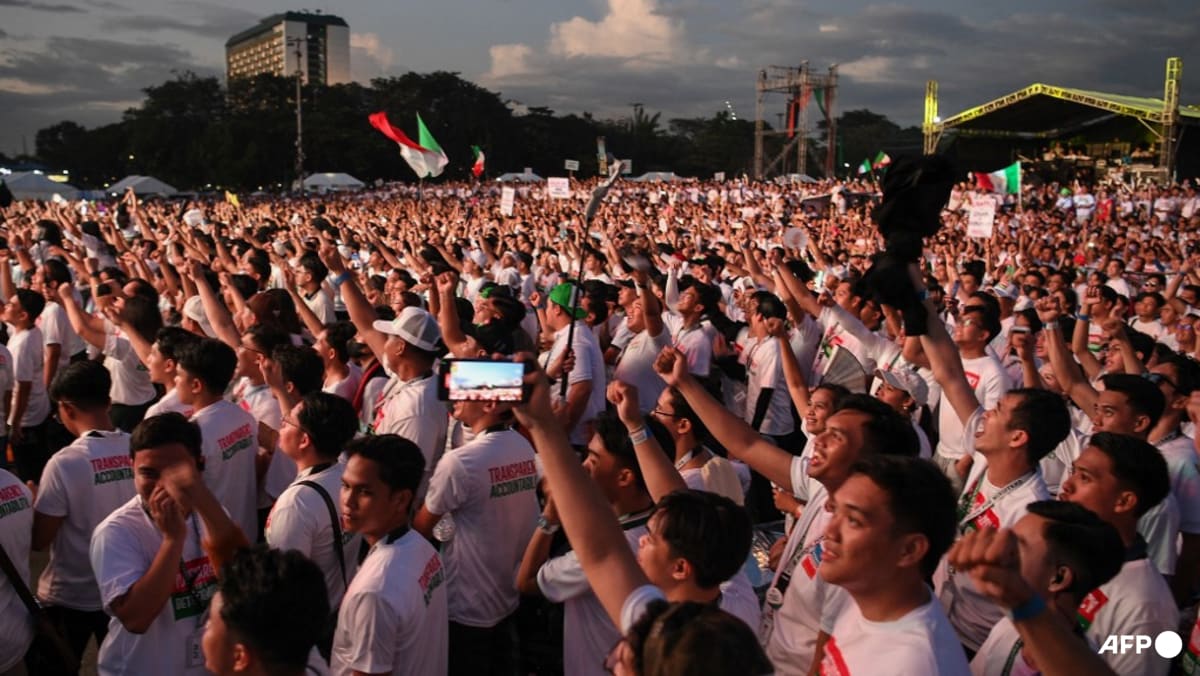 Thousands from Philippine sect protest senator's looming arrest
