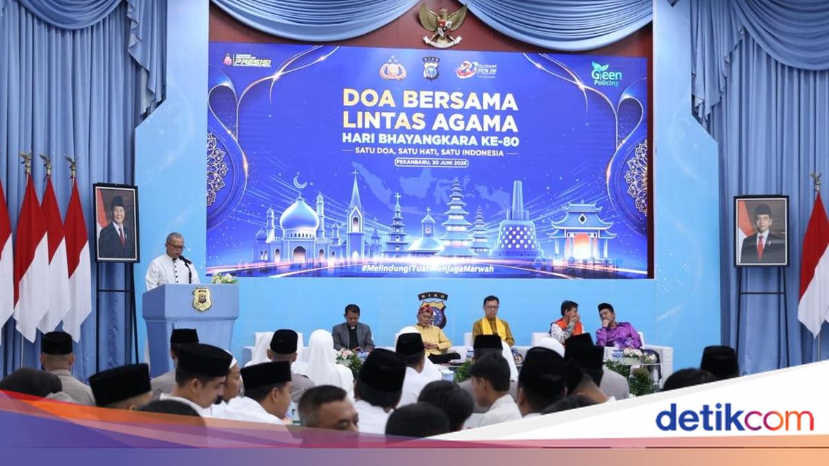 Riau Police Hold Interfaith Prayer Ahead of 80th Bhayangkara Day