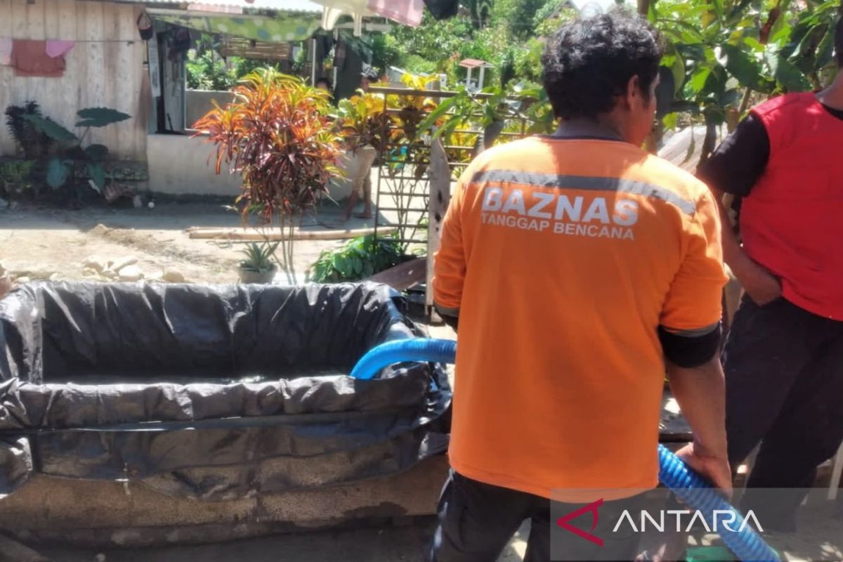 Baznas Distributes 10,000 Litres of Clean Water to Earthquake Survivors in Central Sulawesi
