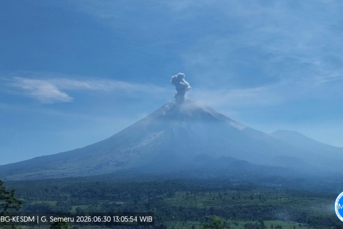 Mount Semeru Erupts, Spewing Ash 900 Metres High