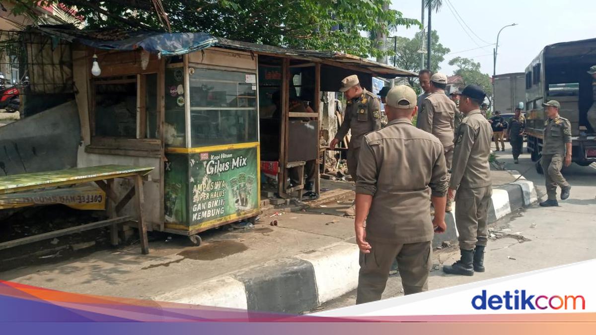 118 Illegal Buildings Demolished for Kali Angke Normalisation in Bogor
