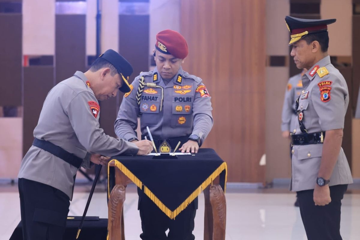 National Police Chief Promotes Four Officers to Commissioner General Rank