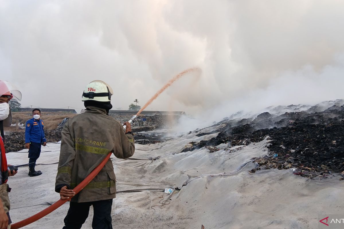 Fire at Jatiwaringin Landfill in Tangerang Spreads to Over Two Hectares