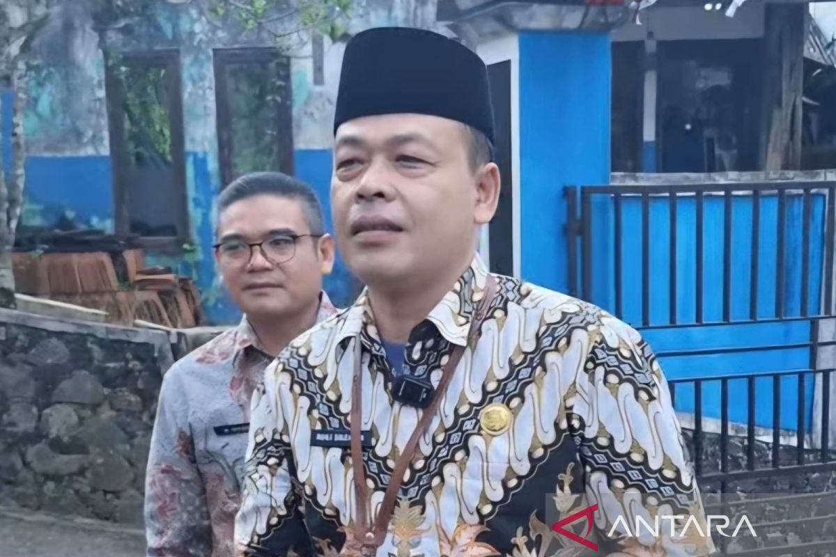 Cianjur faces shortage of 1,100 primary and junior secondary school teachers