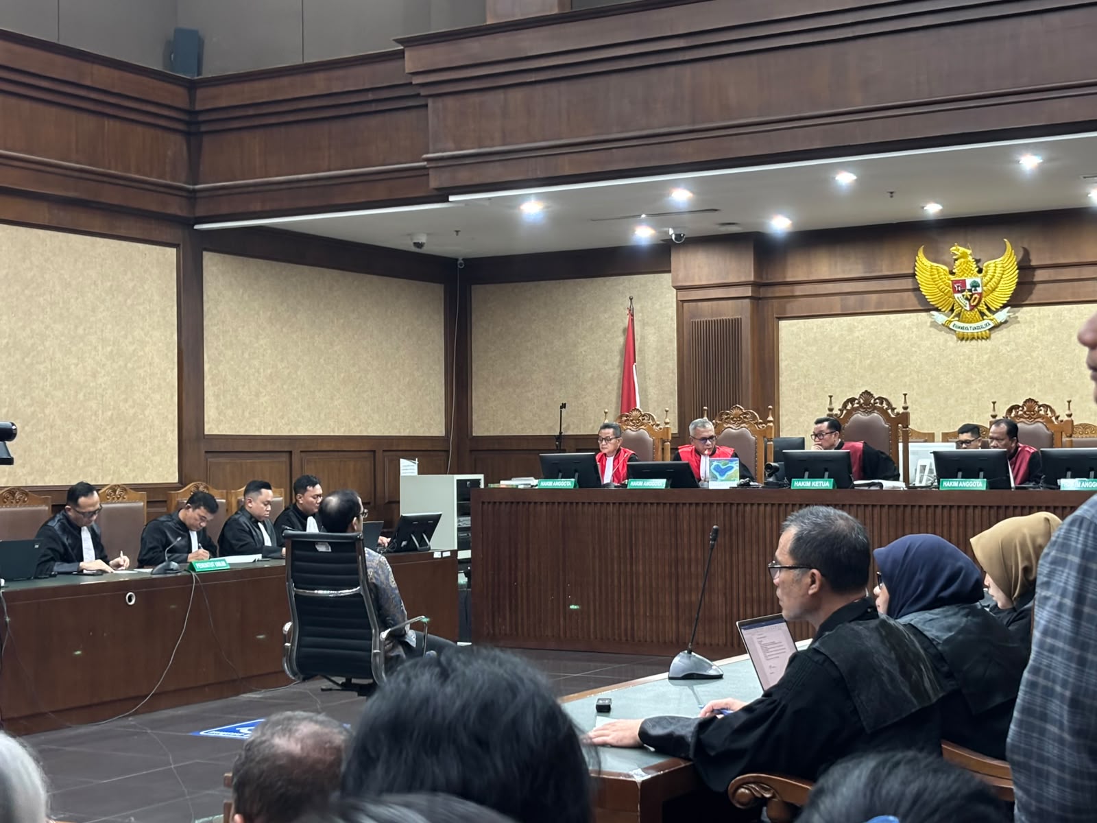 Judges' Considerations in Sentencing Nadiem Makarim to 10 Years for Chromebook Corruption