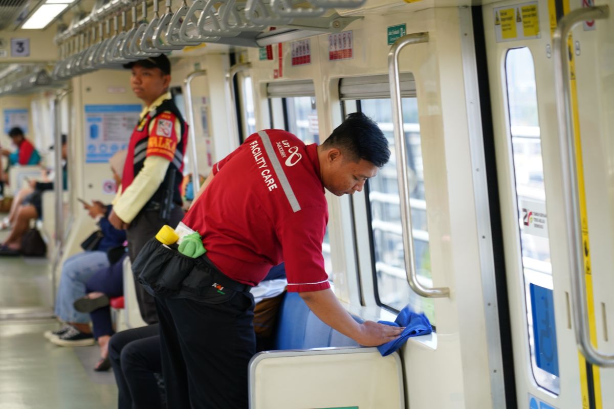 Behind the Comfortable Journey: How LRT Jabodebek Maintains Station and Train Cleanliness Daily