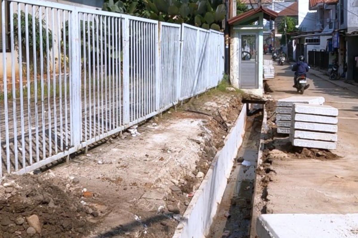 Water Channel Repair on Jalan Praja, South Jakarta, Targeted for Completion by End of July