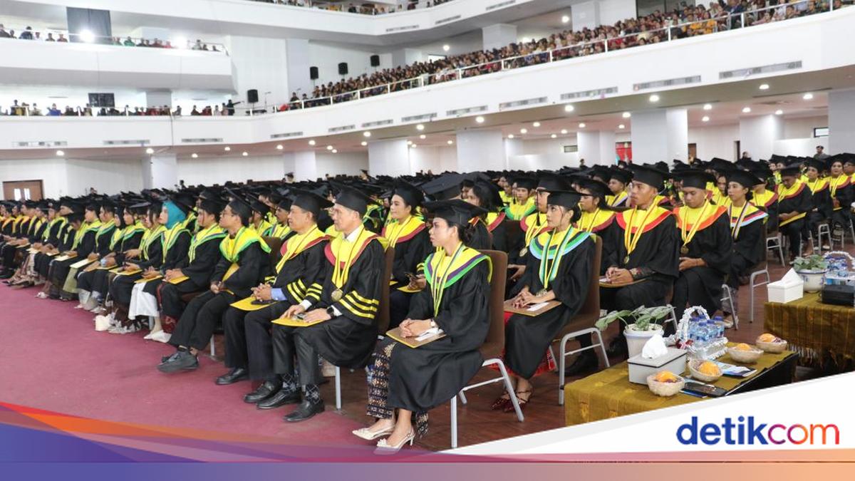 Undana Kupang Graduates 1,421 Students, NTT Governor Highlights AI Use