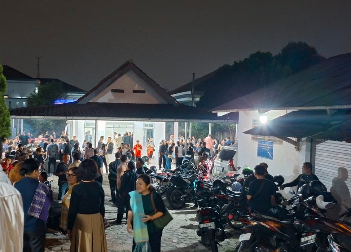 Grief, Prayer, and the Scent of Intolerance in a Depok Home
