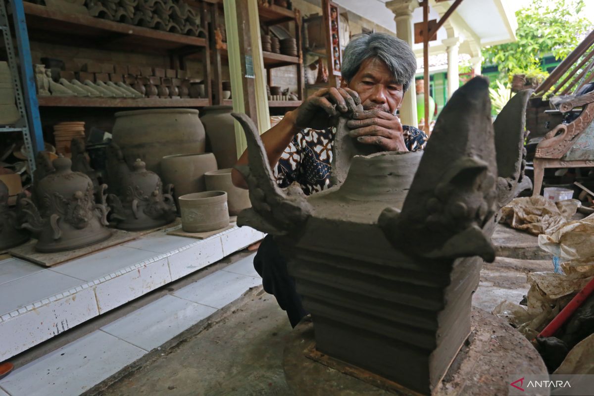 Cirebon's Sitiwinangun Pottery Holds Potential as Educational Tourism Destination