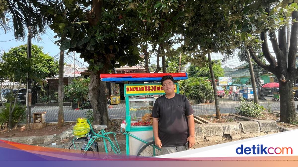 Family Bakso Malang Business Survives 20 Years, Expands to Six Carts with Help from BRI's KUR