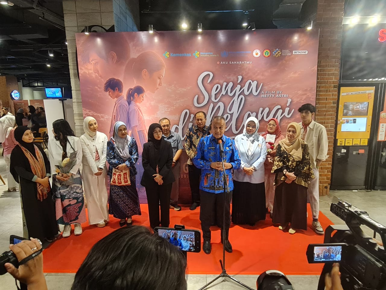Educating Youth Through the Film 'Senja di Pelangi'