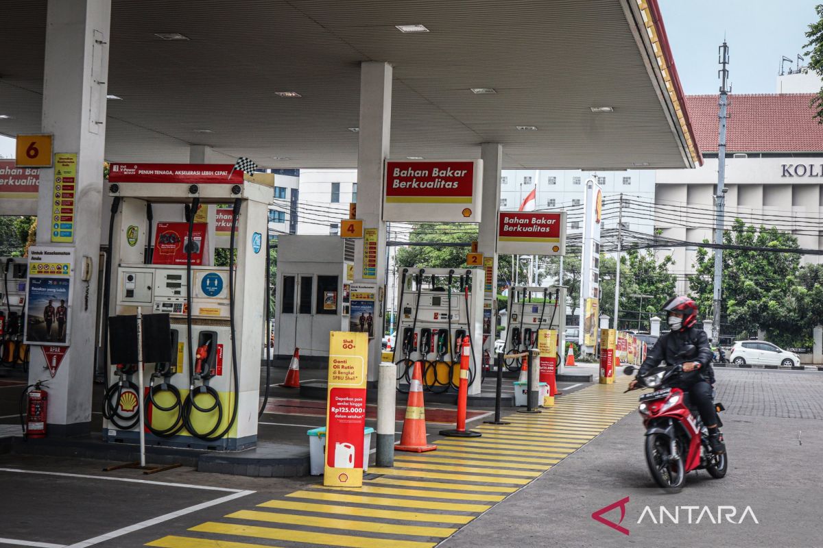 Shell announces diesel price drop to Rp21,340 per litre