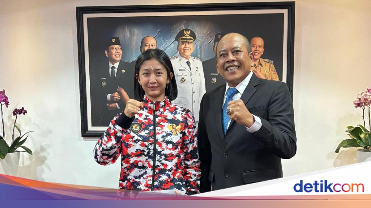 Karangasem Student Selected for National Flag-Hoisting Squad, Bupati Advises Humility