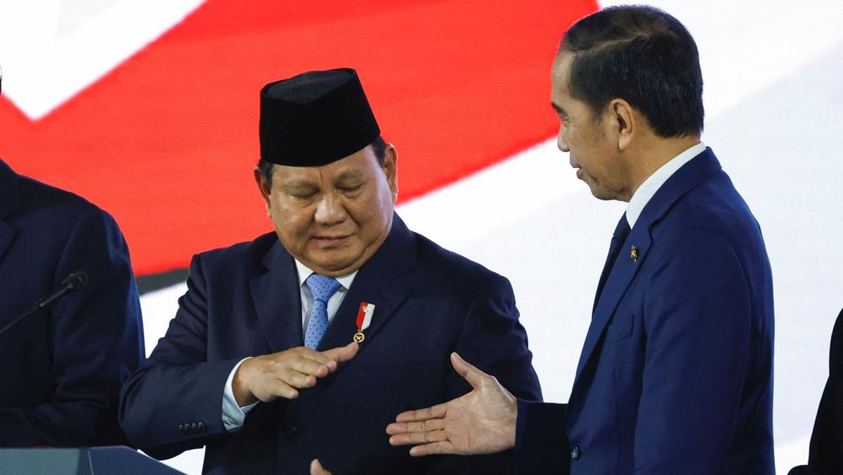 Prabowo Salutes Jokowi at 80th Bhayangkara Anniversary Event