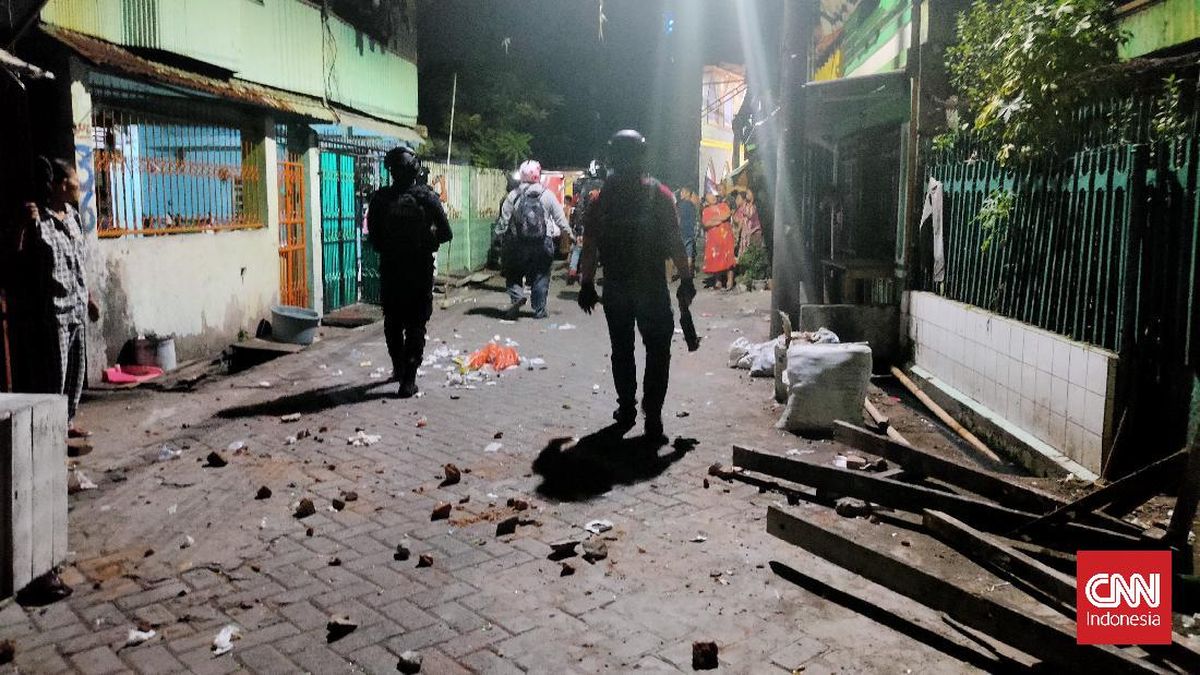 Police Attacked While Rescuing Woman Held Captive by Ex-Boyfriend in Kendari