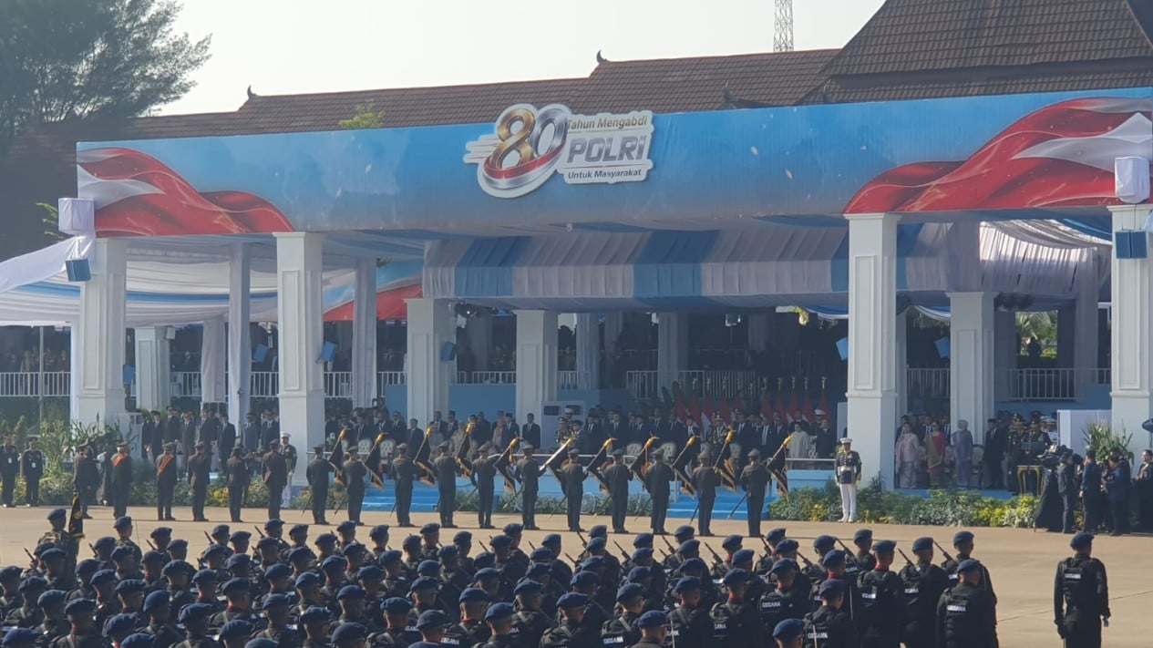 President Prabowo Awards Honours to 10 Regional Police Forces and 2 Units on 80th Bhayangkara Anniversary