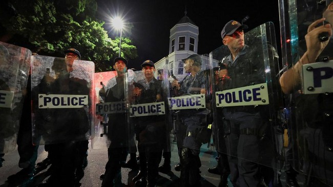 Mass Riots Erupt in South Africa as Anti-Immigrant Sentiment Boils Over