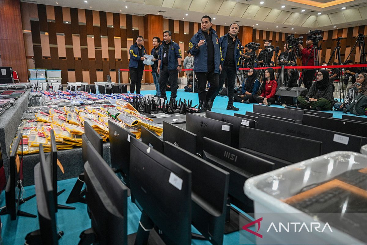 Crime Roundup: International Online Gambling Syndicate Uncovered, Child Dies in Project Pit