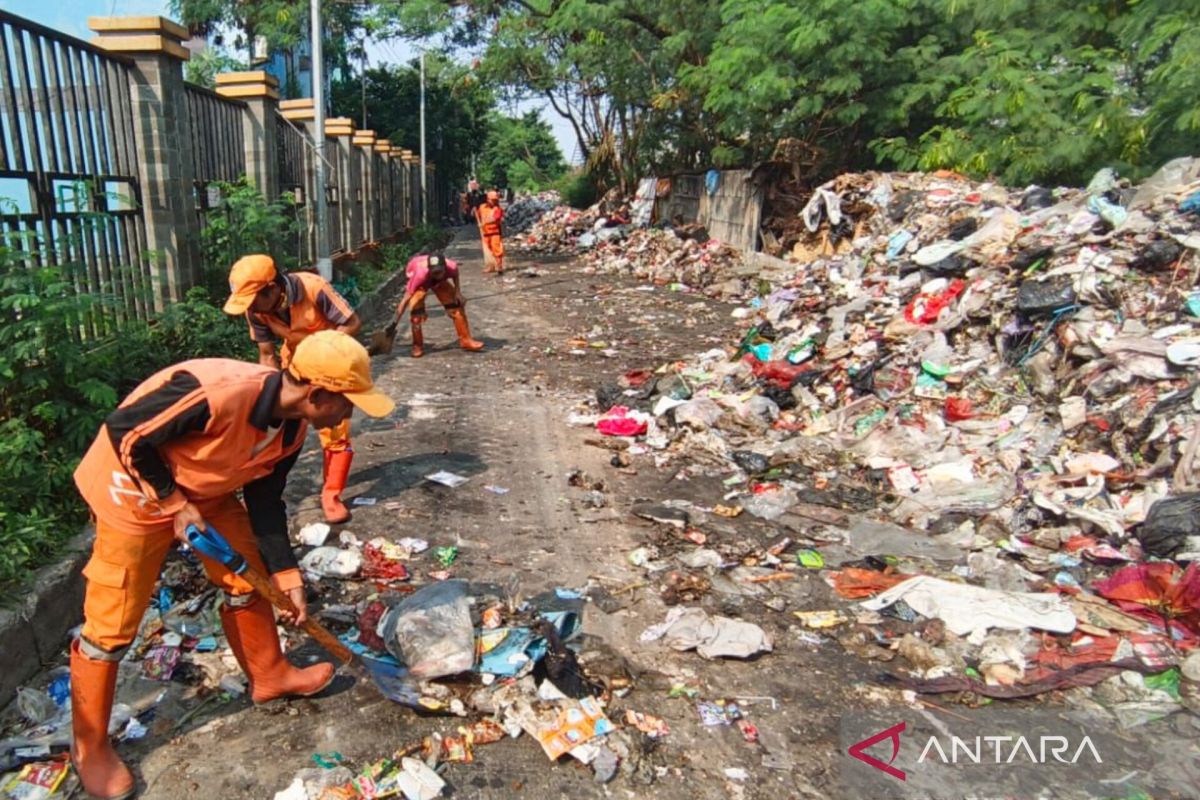 Cakung Barat accelerates closure of illegal dumpsites for better waste management