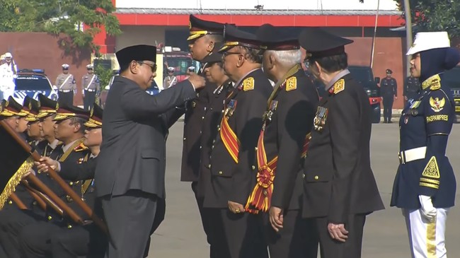 President Prabowo Grants Honorary Promotion to Former Presidential Aide Sidarto Danusubroto