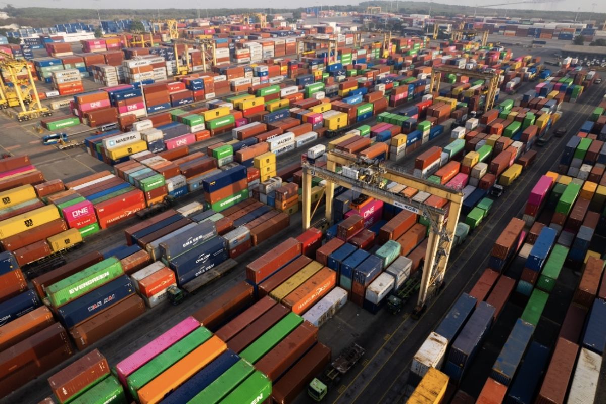 Reliable Logistics Systems Ease SMEs' Path to Export Markets