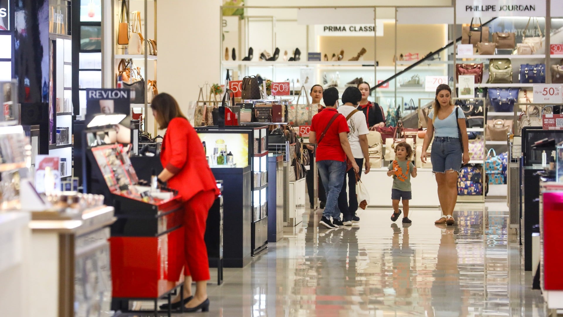 Retailers ERAA, MAPI, and HERO Shift to Efficiency Over Expansion Amid Weak Purchasing Power