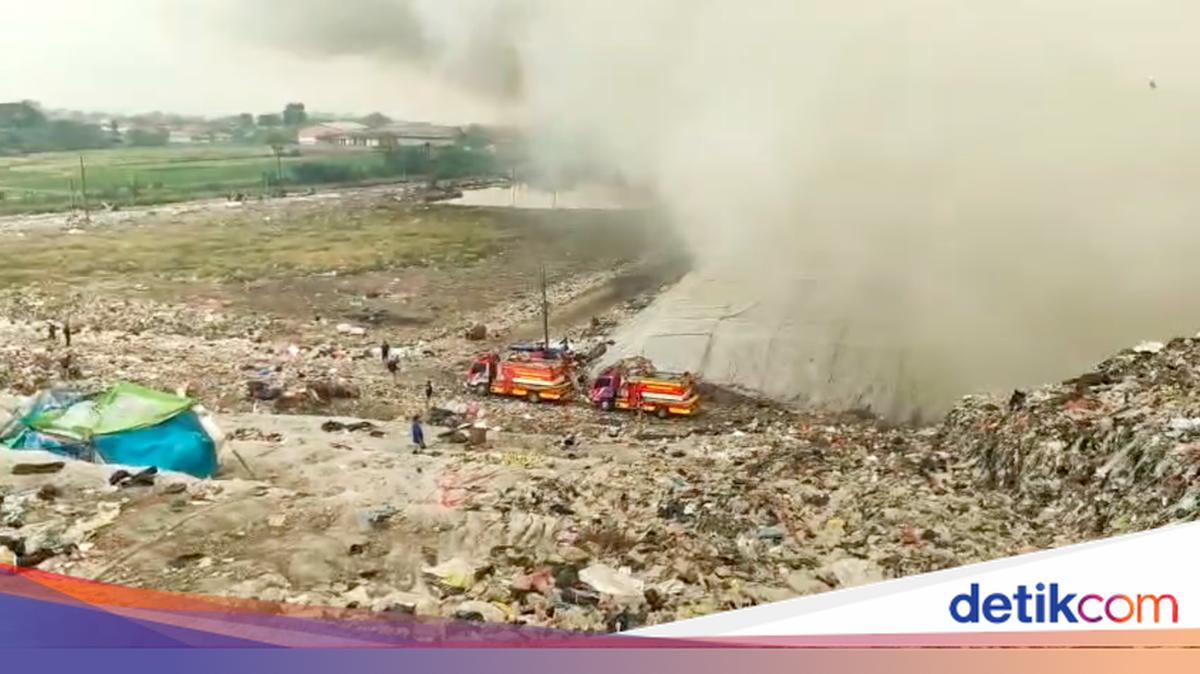 Jatiwaringin Landfill Fire Still Raging After 24 Hours, Here Are the Obstacles