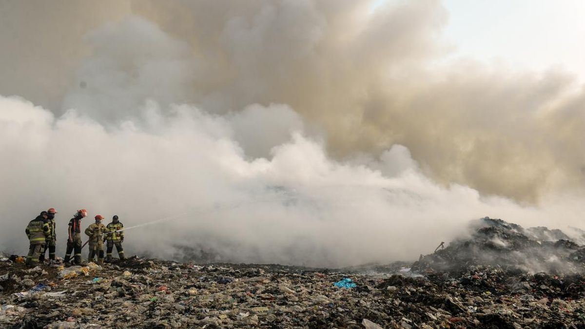 Fire at Jatiwaringin Landfill Declared a State of Emergency as Flames Continue to Rage