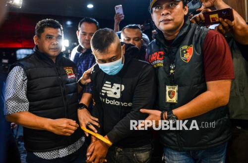 Taufik Hidayat Checked In with Another Woman While Still Detaining Yuvita