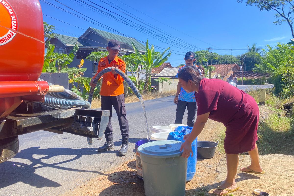 Banjarnegara BPBD Distributes Clean Water to Five Drought-Affected Villages