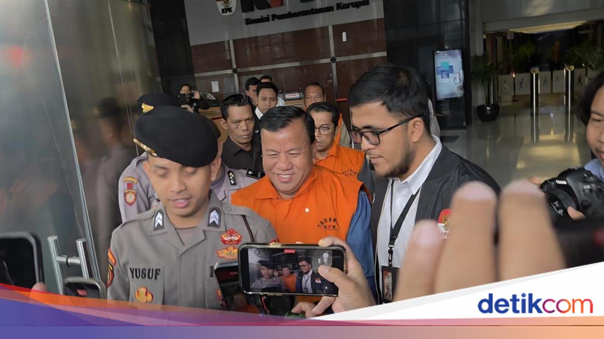KPK Detains Kuansing Regent Suhardiman Amby in Graft Case