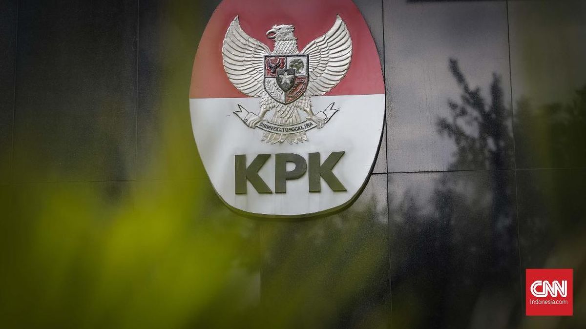 Kuansing Regent and Secretary Detained by KPK Over Job Auction Bribery