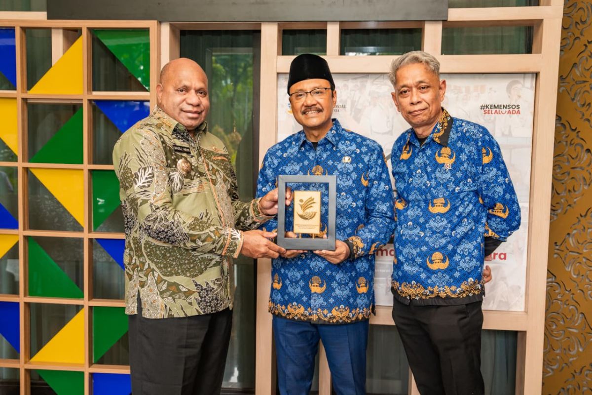 Papua Governor Proposes Prioritising Local Teachers for 'Sekolah Rakyat' Programme