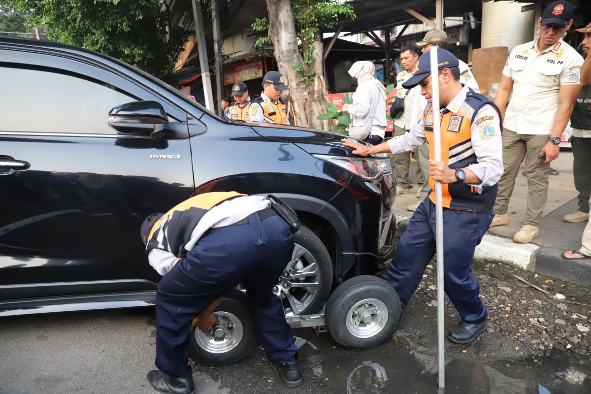 JPS Supports DKI Jakarta Transportation Agency in Cracking Down on Illegal Parking to Reduce Congestion
