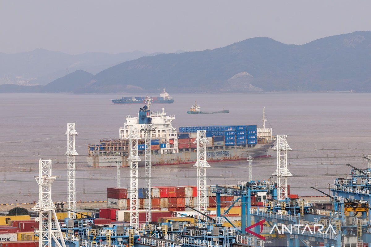 China Launches First Zero-Carbon Sea-River Intermodal Shipping Route