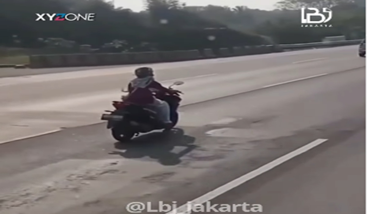 Motorcyclist Enters Jakarta-Cikampek Toll Road After Following Google Maps