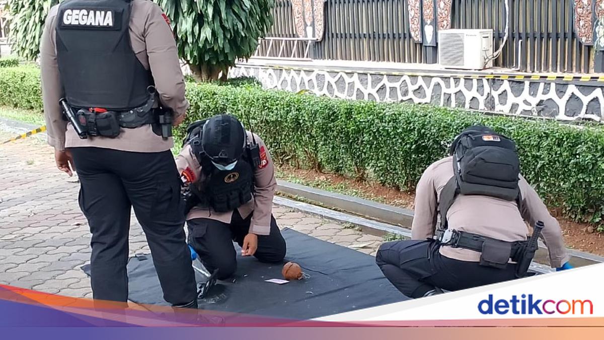 Suspected Mortar Found at TMII Pavilion, Bomb Squad Evacuates