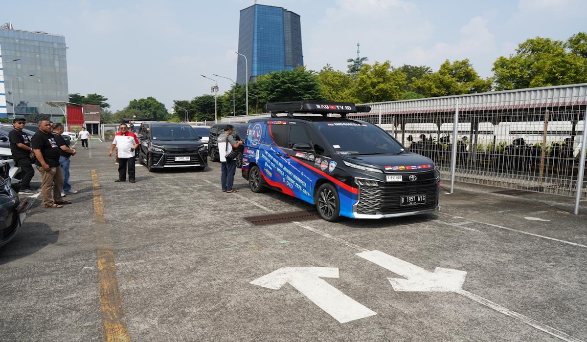 Defying Age: Elderly Indonesian Couple Embarks on Overland Journey to Europe