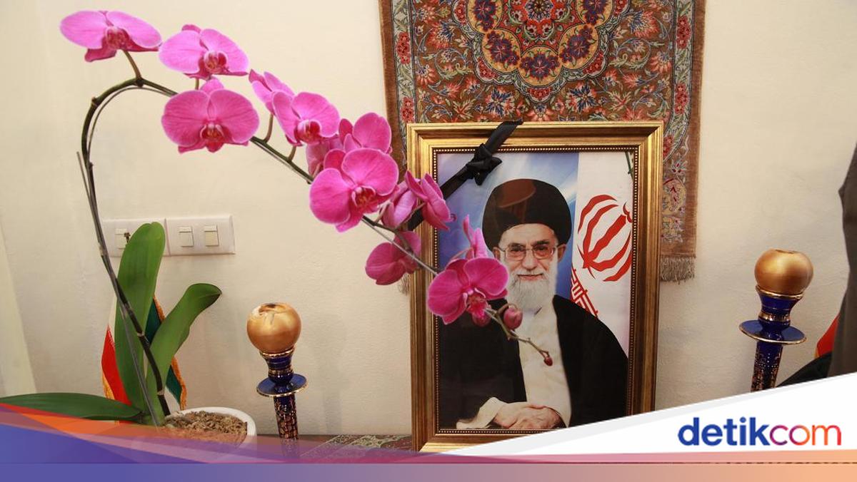 Grand Funeral Planned for Ayatollah Khamenei