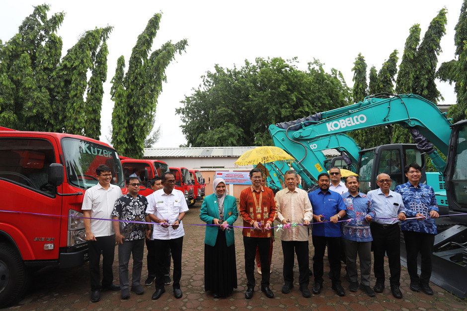 Japan Provides Rp7.5 Billion in Heavy Equipment Aid for Aceh Disaster Mitigation