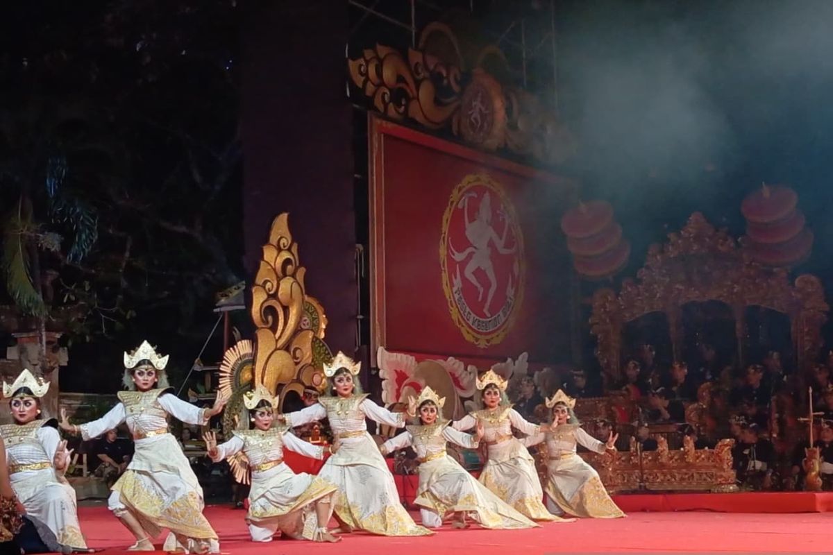 Denpasar and Bangli Artists Collaborate in Gong Kebyar Performance at Bali Arts Festival