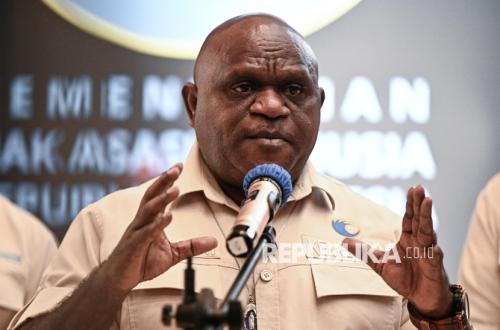 Minister Pigai Urges TNI and Polri to Control Personnel After GKI Pastor Killed