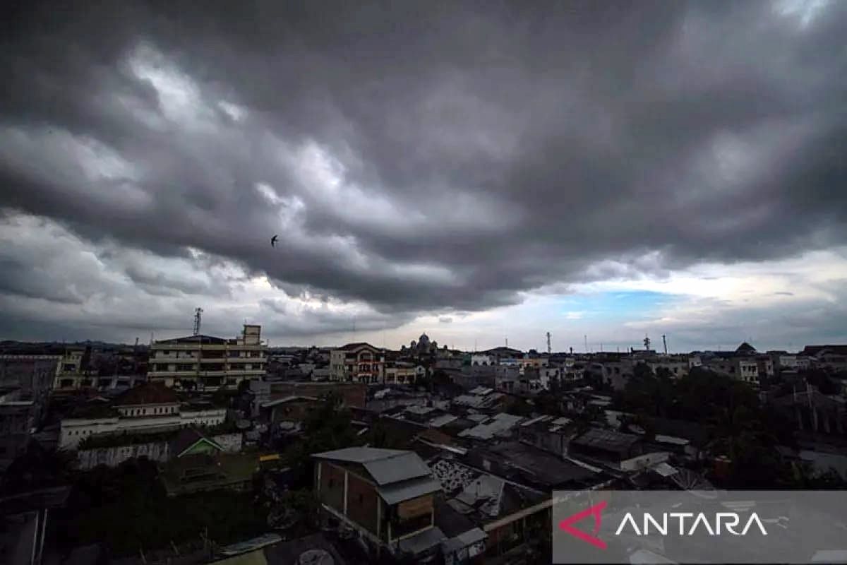 BMKG Warns of Heavy Rain and Thunderstorms Across Major Indonesian Cities on Thursday