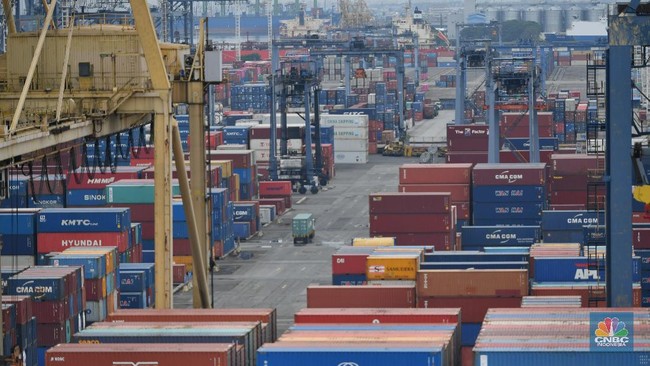 Imports Surge Signals Indonesia's Economic Acceleration, But Rupiah May Suffer