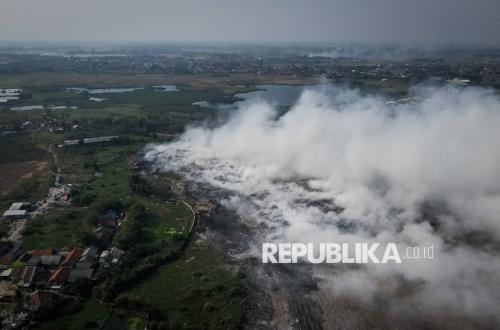 Jatiwaringin Landfill Fire Expands, Crews Battle to Extinguish Flames