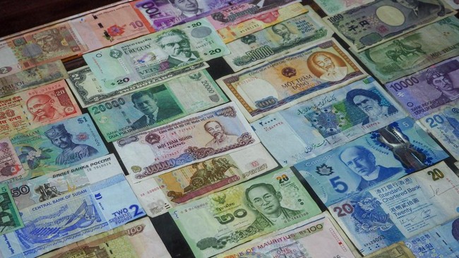 Asia Moves Away from Dollar: Ringgit and Yen Strengthen, but Rupiah Lags