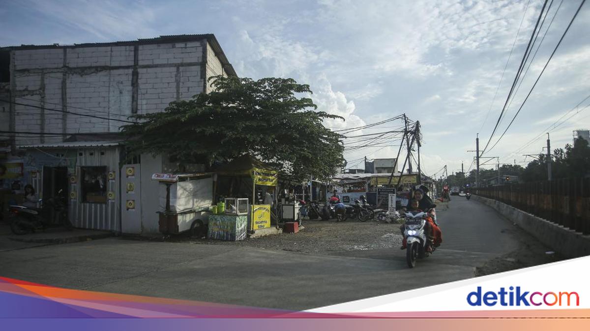 Pramono Vows to Complete Stalled Pasar Minggu Rail-Side Road
