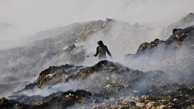 Jatiwaringin Landfill Fire Spreads, Emergency Response Status Declared