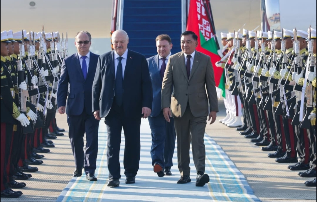 Prabowo Welcomes Belarusian President Alexander Lukashenko at Merdeka Palace